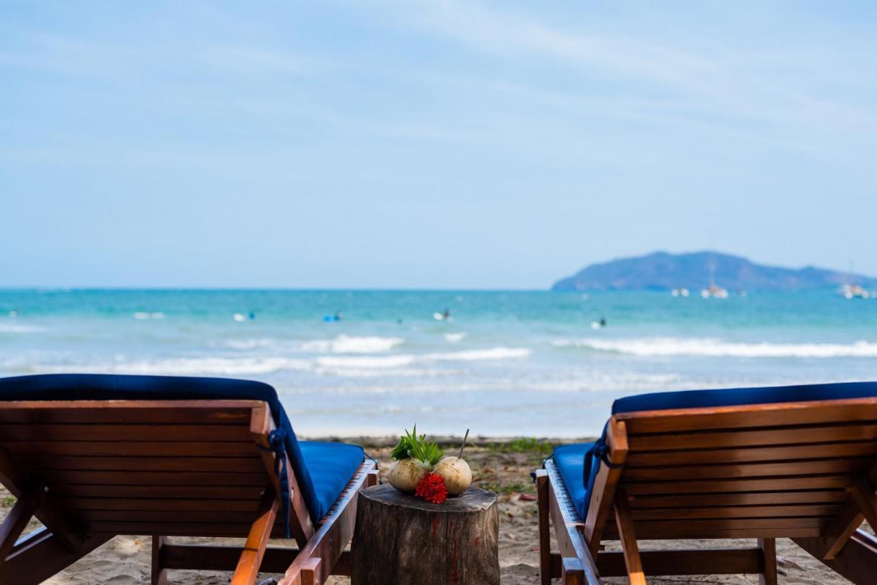 The Coast Beachfront Hotel 타마린도 외부 사진