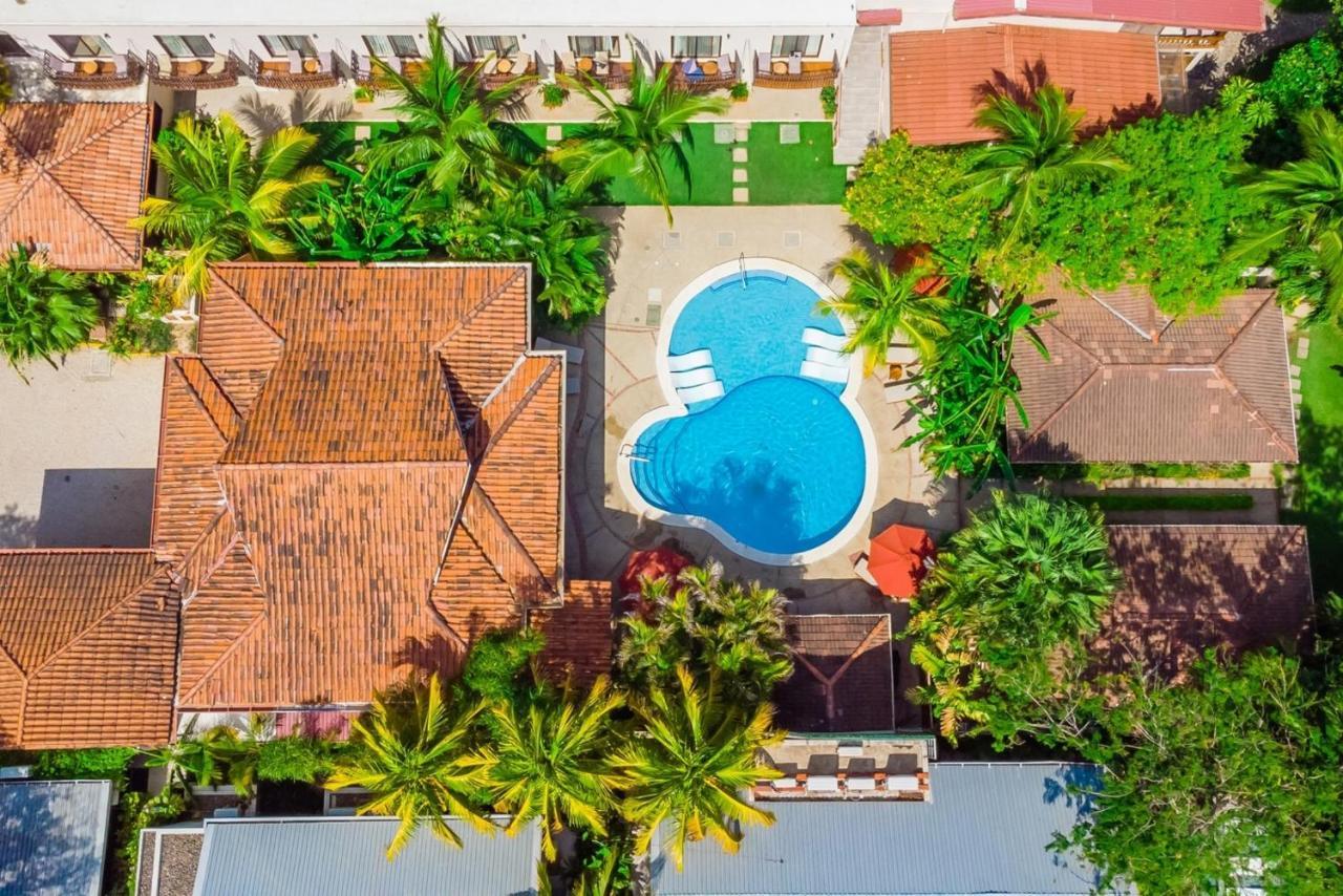 The Coast Beachfront Hotel 타마린도 외부 사진