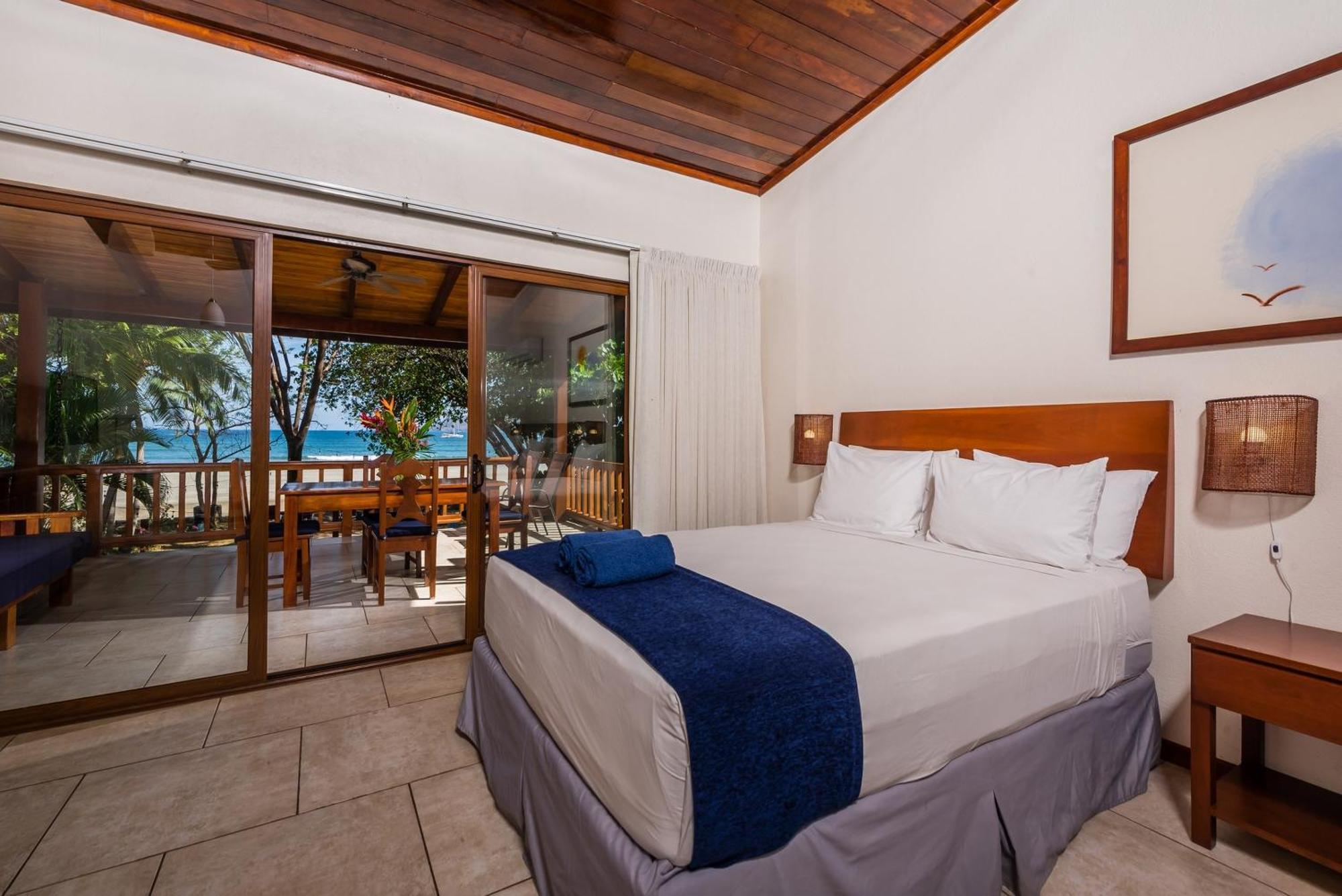 The Coast Beachfront Hotel 타마린도 외부 사진