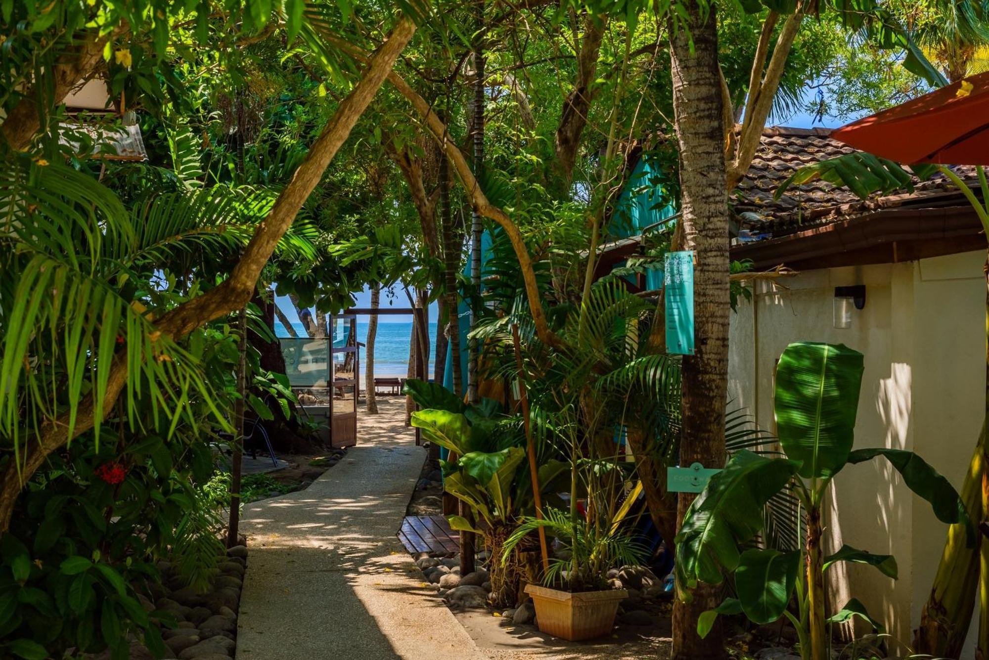 The Coast Beachfront Hotel 타마린도 외부 사진