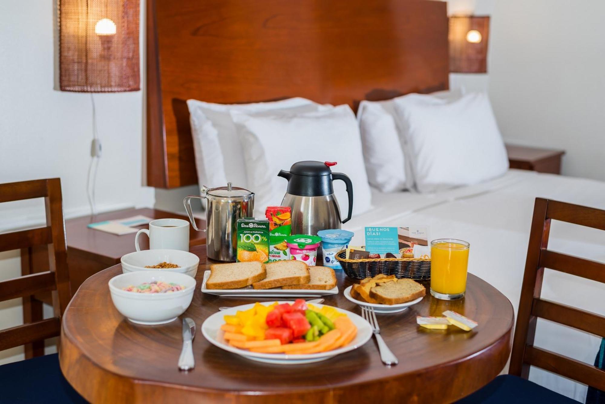 The Coast Beachfront Hotel 타마린도 외부 사진
