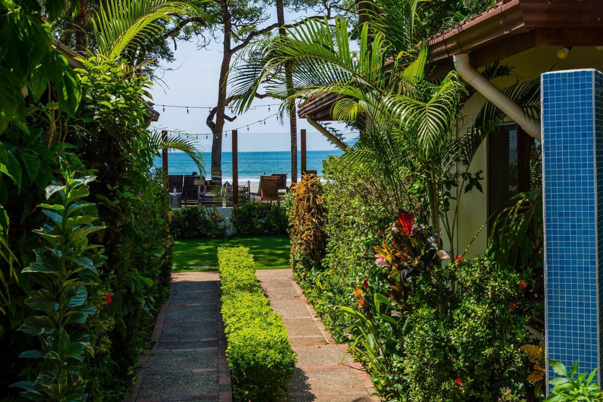 The Coast Beachfront Hotel 타마린도 외부 사진